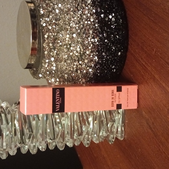 Valentino Donna Born in Roma Intense Eau de Parfum Travel Spray, New In Sealed B - Picture 1 of 4